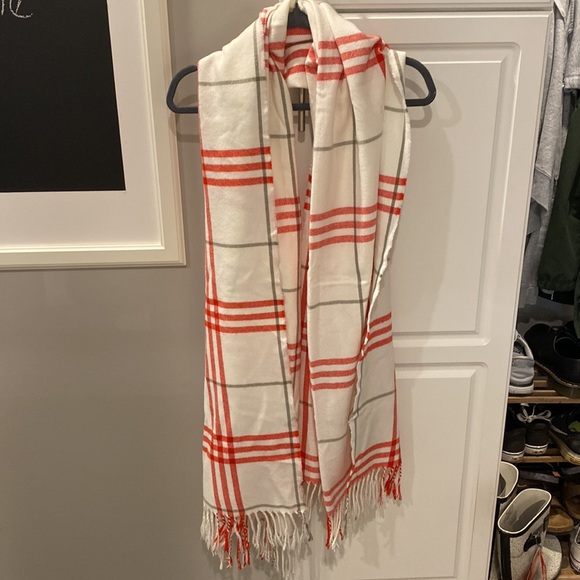 Red White Grey Blanket Scarf Never Worn - Picture 4 of 4